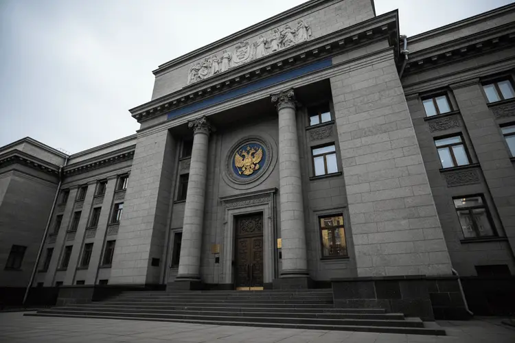 Russische Zentralbank überrascht mit 50-Basispunkte-Zinssenkung auf 15,5 Prozent