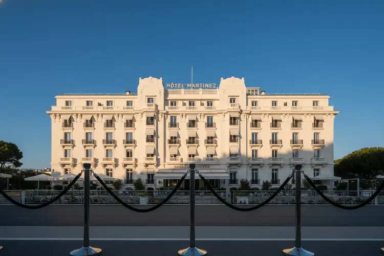 „The White Lotus" dreht in Cannes – Hotelpreise explodieren