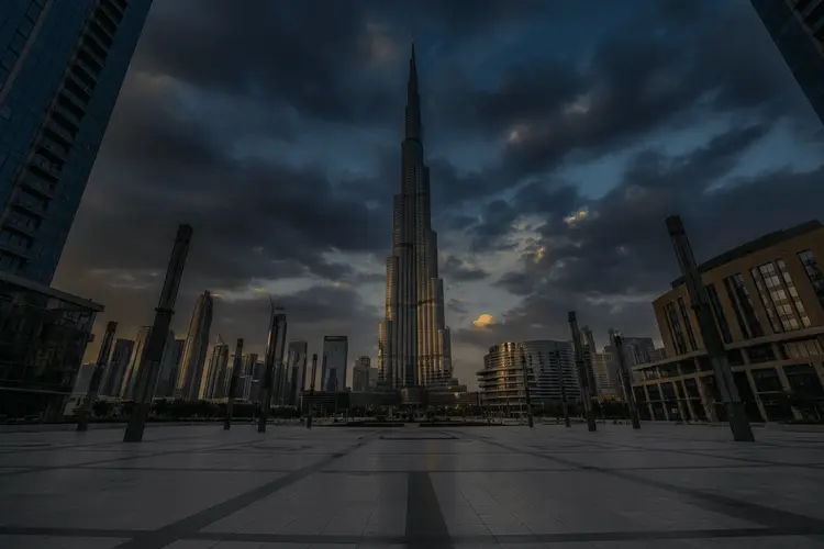 Skyscraper-Index und Stadion-Fluch: Warnsignale für KI-Exzesse