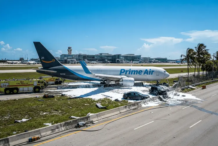 Amazon Prime Air Crash in Miami: Fünf Tote bei Frachtflugzeug-Unglück