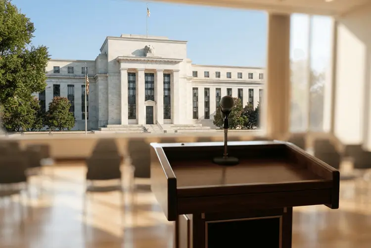 Fed-Gouverneur Waller signalisiert Zinspause bei Inflationsrückgang
