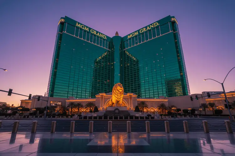 Insider-Käufe: MGM Resorts und Surrozen im Fokus