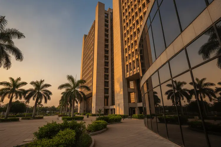 Nigerias Zentralbankchef warnt vor voreiligen Zinssenkungen nächste Woche