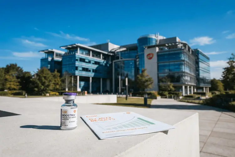 GSK-Aktie fällt: Impfumsätze belasten trotz Gewinnübertreffung