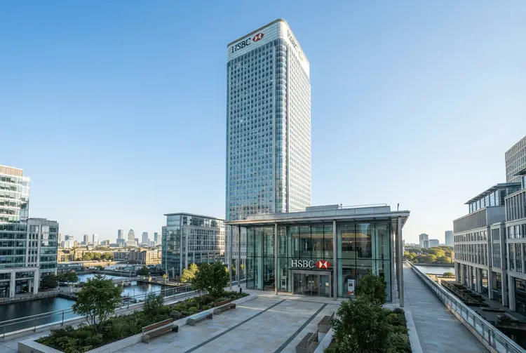 HSBC baut britische Vermögensverwaltung um: KI-Strategie kostet Hunderte Stellen