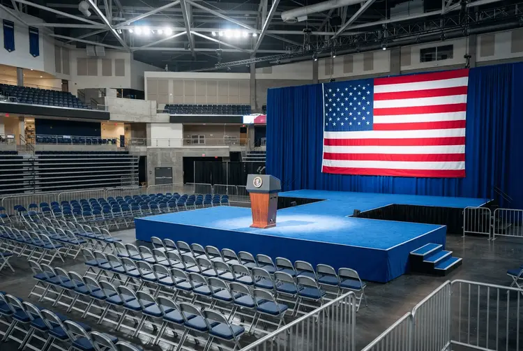 Trump startet Wahlkampftour durch umkämpfte republikanische Bundesstaaten