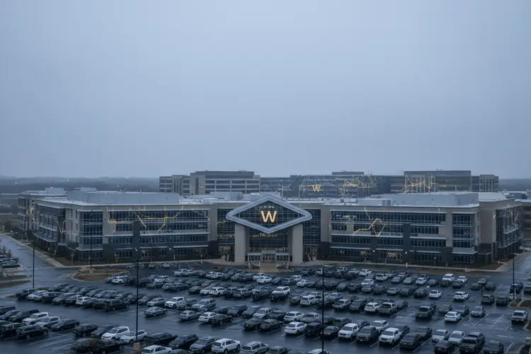 Walmart Q4-Zahlen: Einzelhandelsriese unter Beobachtung vor CEO-Wechsel