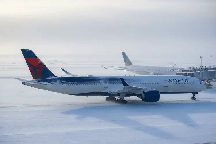 Wintersturm trifft US-Airline-Aktien: Massive Flugausfälle belasten Kurse