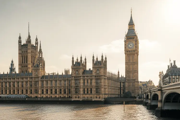 Großbritannien: Staatliche Neuverschuldung im April übersteigt Erwartungen deutlich