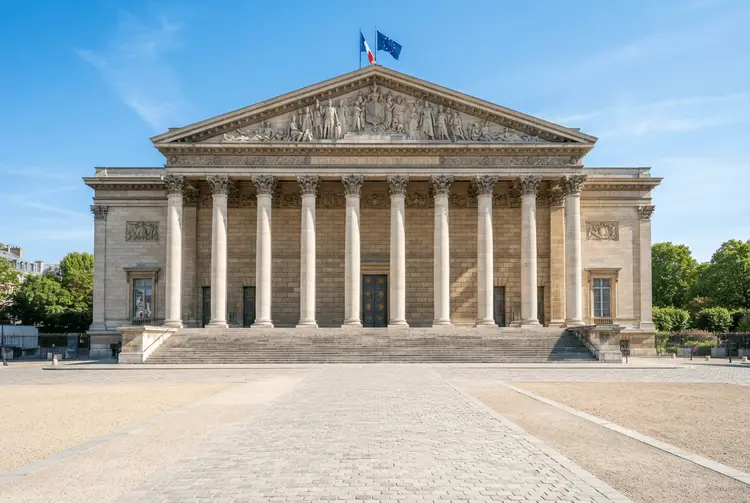 Frankreich: Steigende Risikoprämien setzen Finanzmärkte unter Druck