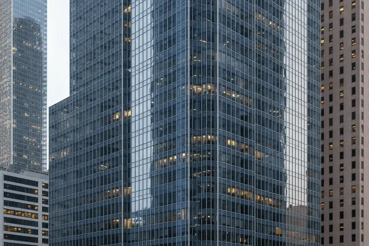 JPMorgans KI-Chefin verlässt Bank nach vier Jahrzehnten