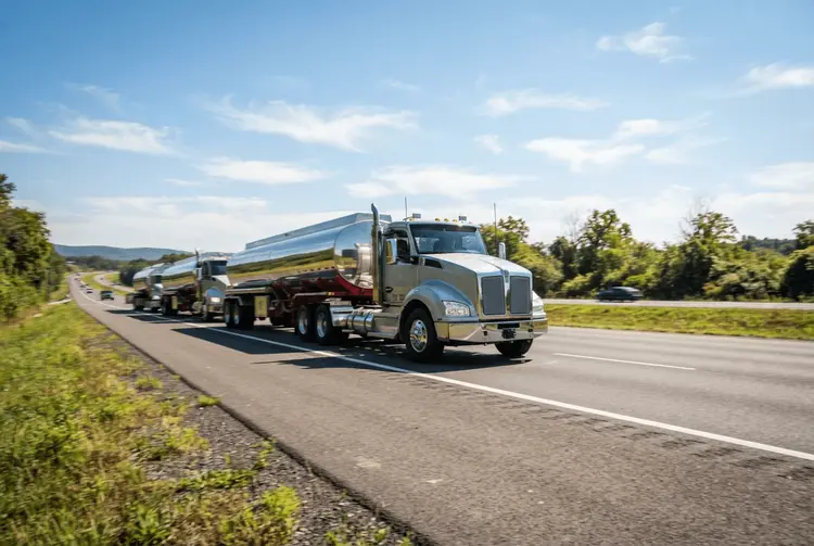 USA lockern Fahrzeiten für Lkw-Fahrer im Kraftstofftransport