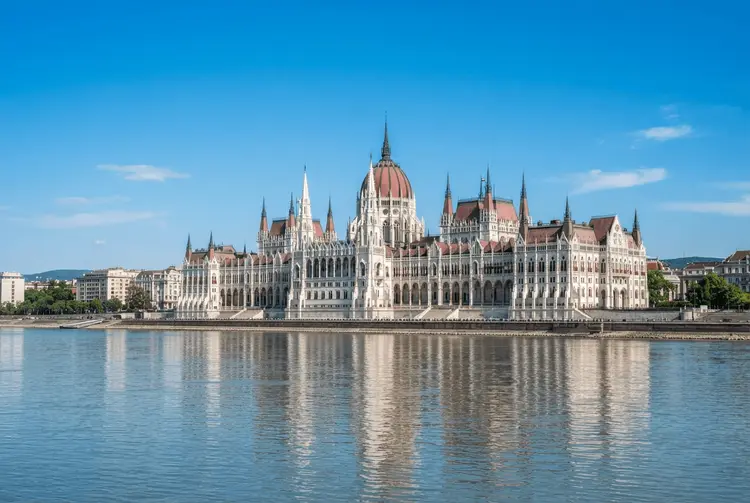 Ungarn will Euro bis 2030: Magyar vor massiver Haushaltskonsolidierung