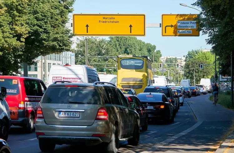  Auto bleibt meistgenutztes Verkehrsmittel zur Arbeit