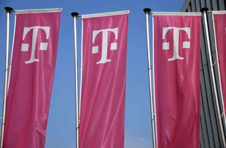 Telekom und Nvidia planen KI-Gigafactory in München