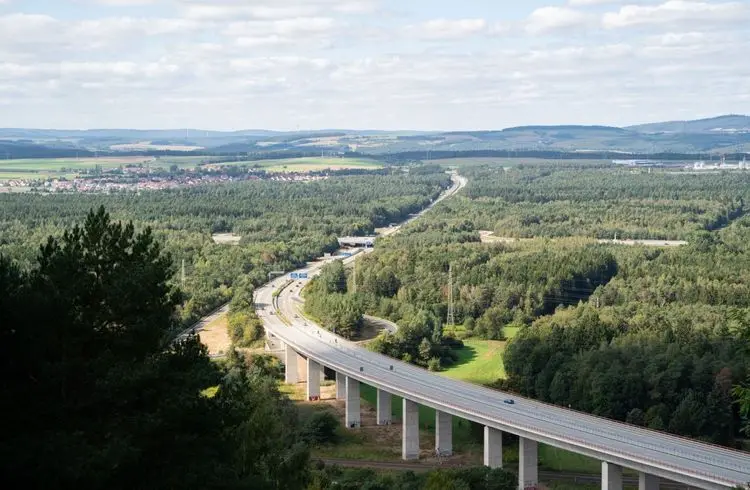 Milliarden für Infrastruktur stoßen auf Hindernisse