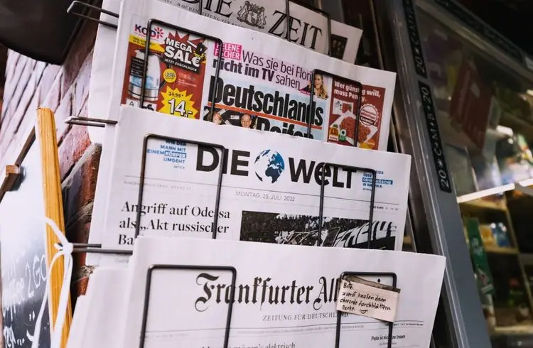 Der Fall der Papierkönige – Warum Zeitungen ihre Krone verloren haben