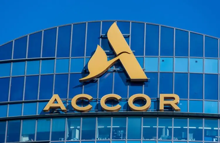 Accor hebt Prognose an und startet Aktienrückkauf