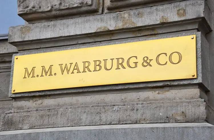 Warburg streicht bis 2027 rund 150 Stellen