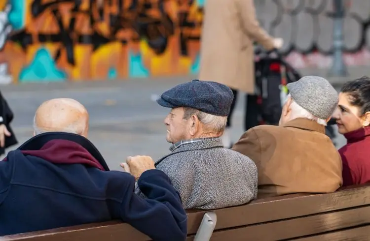 Fratzscher fordert Pflichtjahr für Rentner