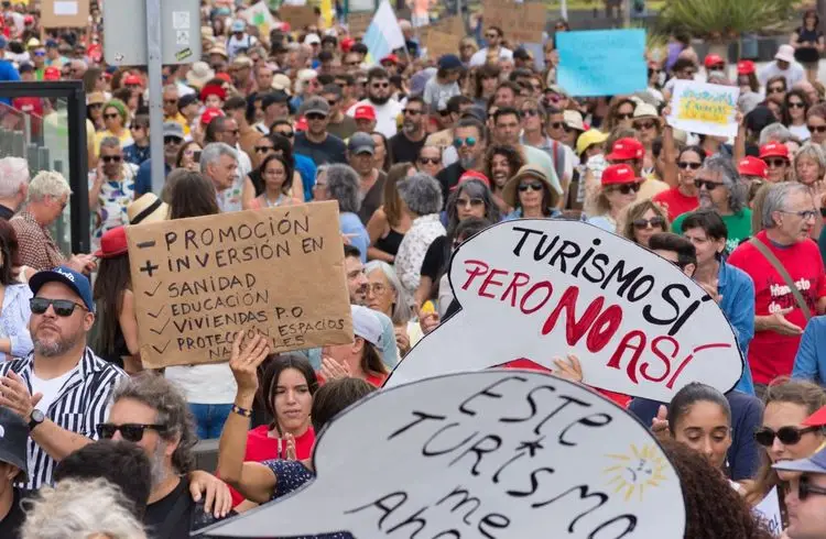 Tausende demonstrieren gegen Tourismus auf Mallorca