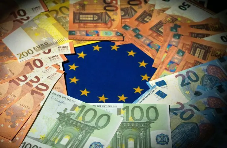 Niedrige Zinsen treiben Kreditvergabe deutlich an