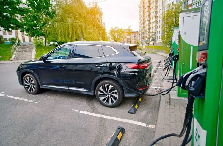 Reparaturen bei E-Autos bleiben teurer