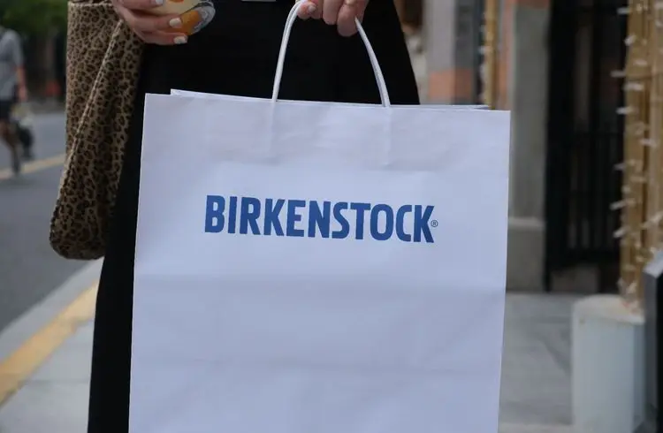 Birkenstock erhöht weltweit die Preise