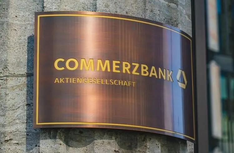 UniCredit baut Beteiligung an Commerzbank aus