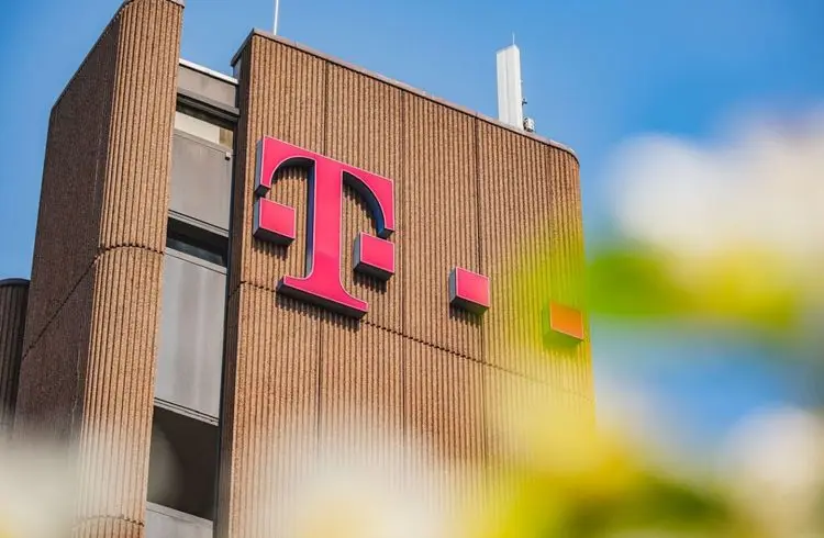 Telekom und Schwarz bündeln Kräfte für KI-Gigafactory