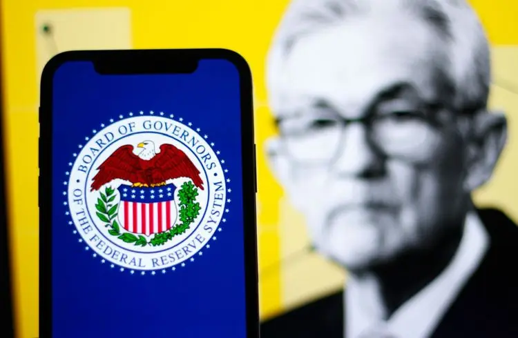 Powell warnt vor Risiken für Inflation und Jobs