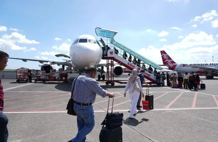 Streit über Handgepäck im Billigflieger