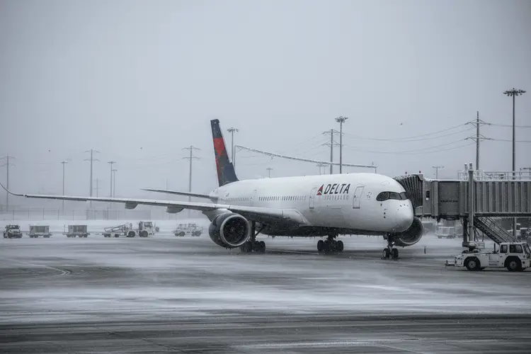 Wintersturm Fern: Delta streicht Flüge, USA drohen Stromausfälle