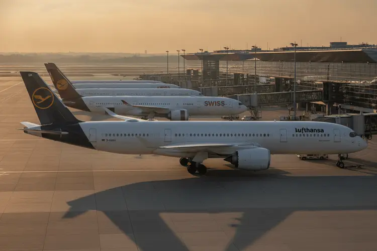 Nahost-Konflikt: Airlines setzen Flüge aus oder nehmen sie wieder auf