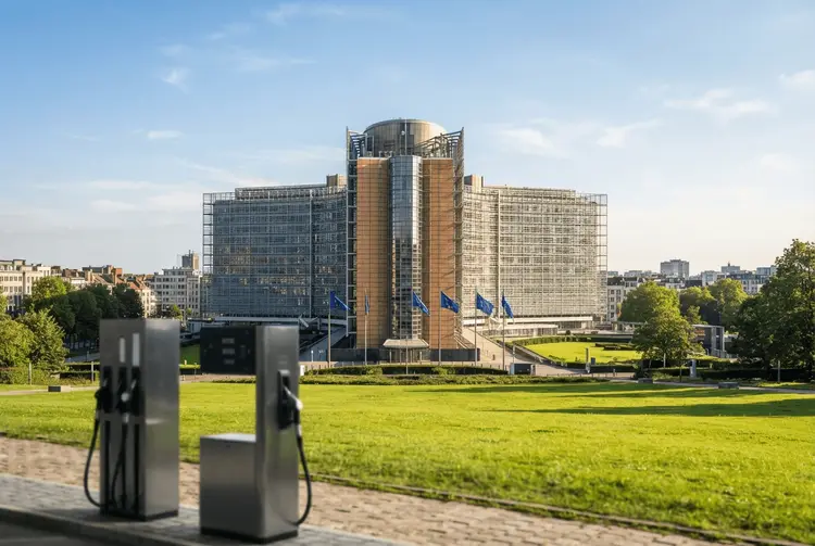 EU-Länder in Krisengesprächen über Freigabe von Dieselbeständen