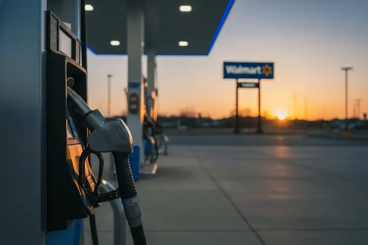 Walmart warnt: Kunden tanken weniger – Zeichen für Konsumstress
