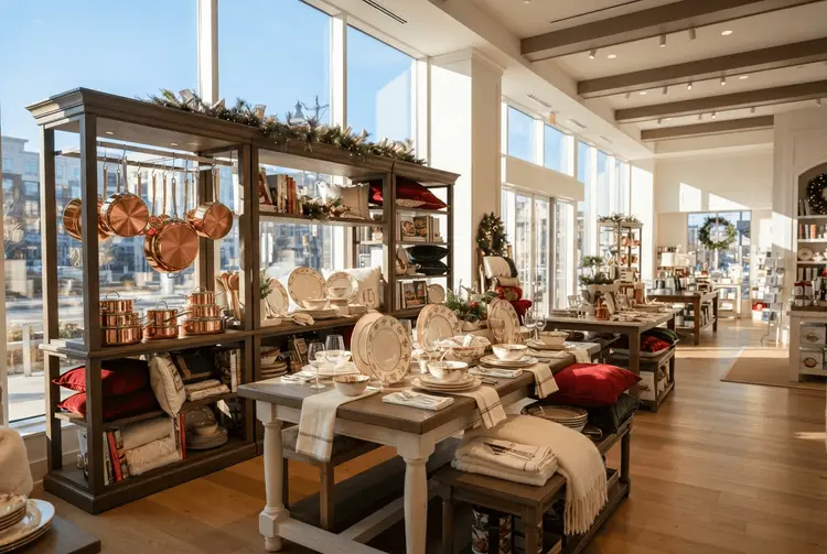 Williams-Sonoma: Zehn Weihnachts-Kooperationen stützen Aktie im schwachen Markt