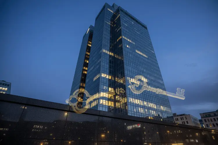 Commerzbank hebt Gewinnprognose 2026 an – Zinsüberschuss steigt
