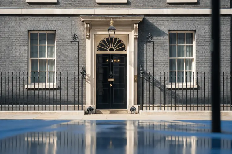Britischer Premier Starmer unter Druck: Rücktritt am Montag möglich?