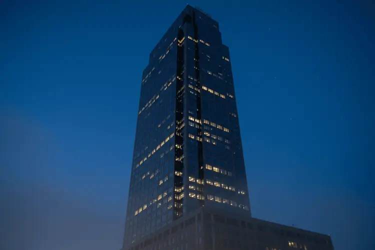 Wells Fargo verfehlt Gewinnerwartungen trotz Umsatzplus
