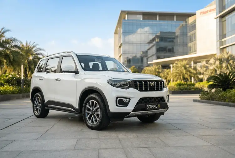 Mahindra & Mahindra Aktie fällt trotz starkem SUV-Absatz auf 1,5-Jahres-Tief