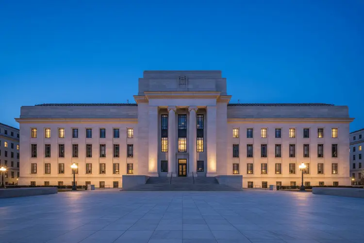 Fed-Kandidat Warsh fordert Fokus auf Inflationsbekämpfung vor Senat