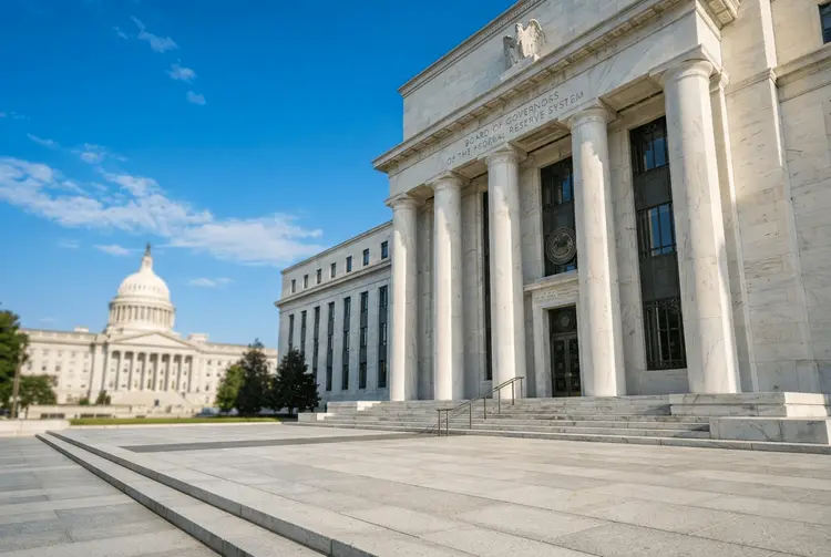 US-Arbeitsmarkt kühlt ab: Dollar unter Druck, Fed-Zinspause wahrscheinlicher
