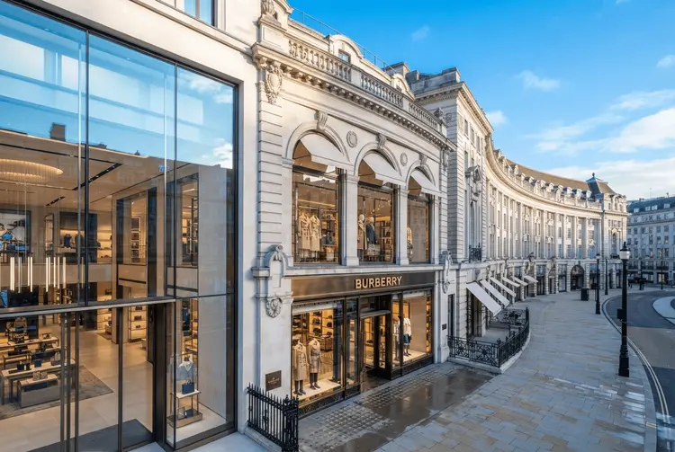 Frasers erhöht Burberry-Anteil erneut auf 7,42 Prozent
