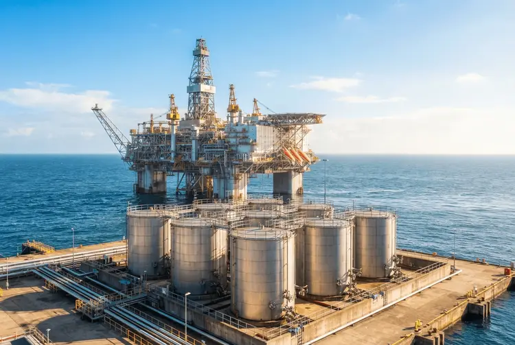 Energiemärkte unter Druck: Ölreserven schwinden, geopolitische Risiken steigen