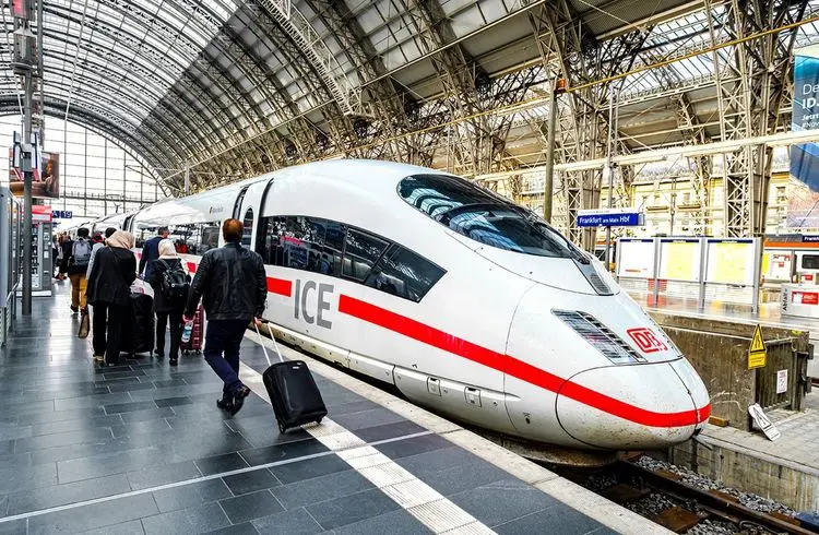 Bahn und EVG uneins über Mindestlohn-Forderungen