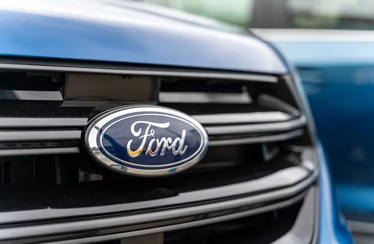 Ford und Tesla kooperieren bei Ladestationen für Elektrofahrzeuge