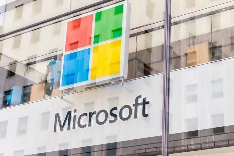 Microsoft macht starken Dollar für Senkung der Prognosen verantwortlich