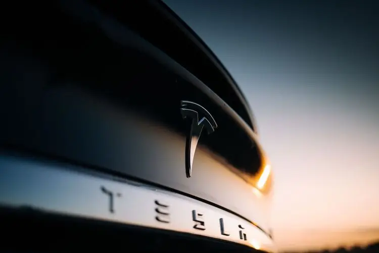 Tesla übertrifft eigene Erwartungen