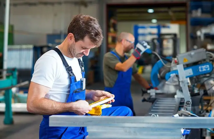 Weltweite Arbeitslöhne halten nicht mit Inflation Schritt